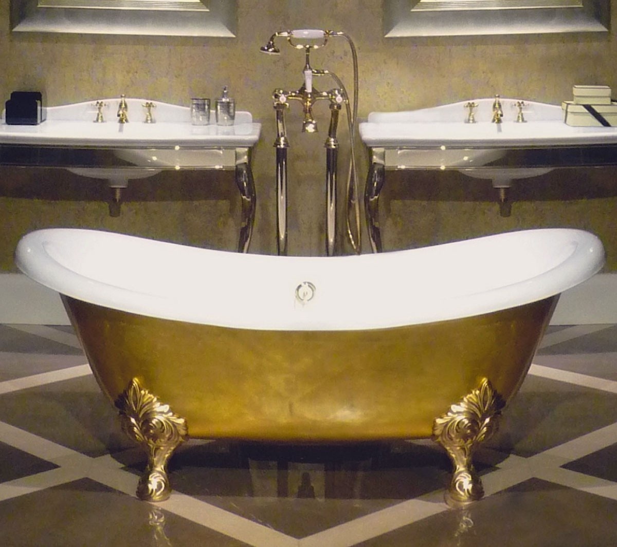 Ванна чугунная отдельностоящая Devon&Devon Mida Gold, цвет: белый / золото