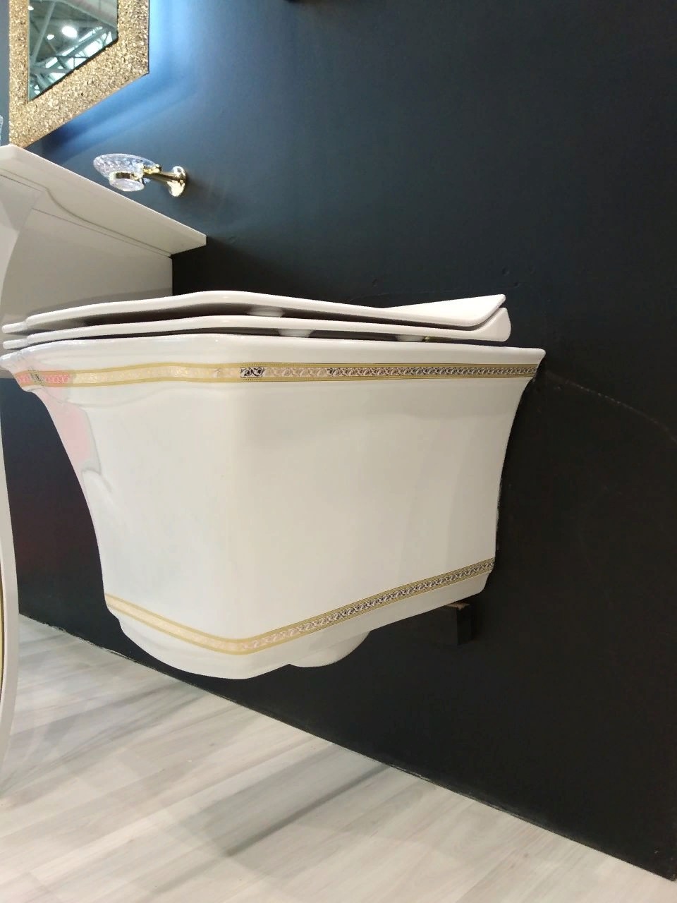 Унитаз Подвесной Безободковый Boheme Hermitage Gold с крышкой ультра слим и микролифтом- фото3